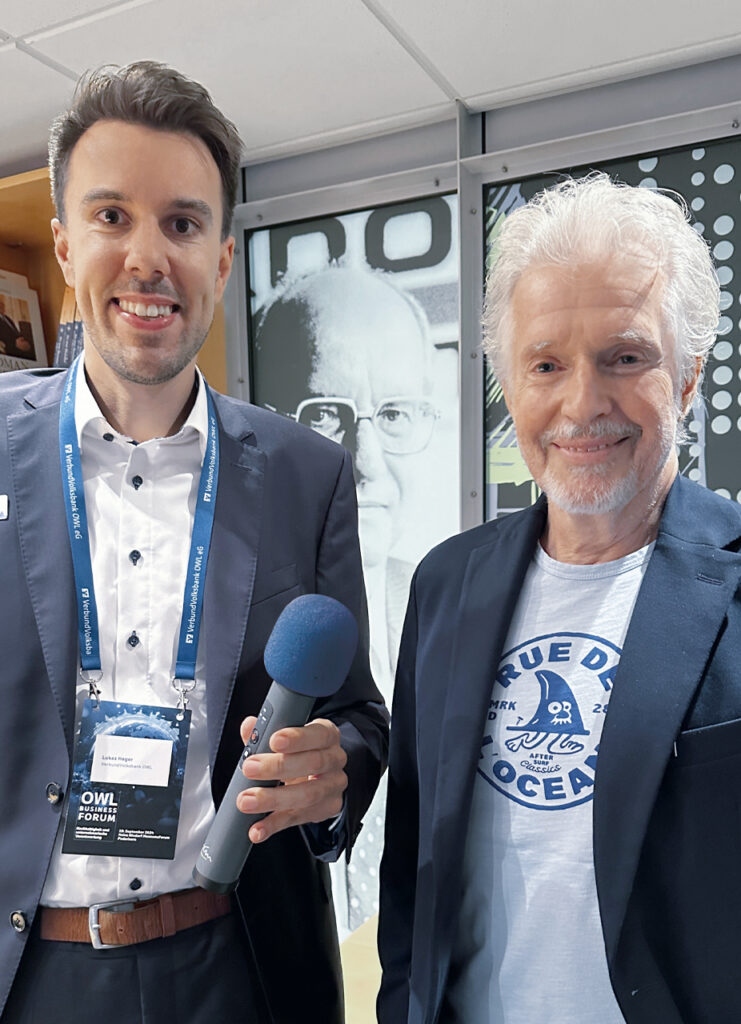 Frank Schätzing wird für einen Podcast interviewt