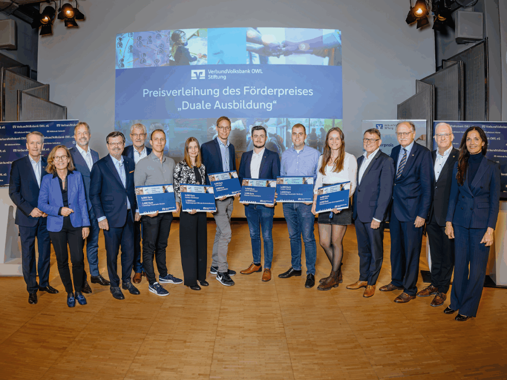 Die Jury und die Gewinner des Förderpreis Duale Ausbildung